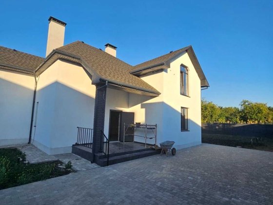 ПРОДАЕМ новый дом 204 м кв + 7 соток Старые Петровцы 15 км от Киева !!