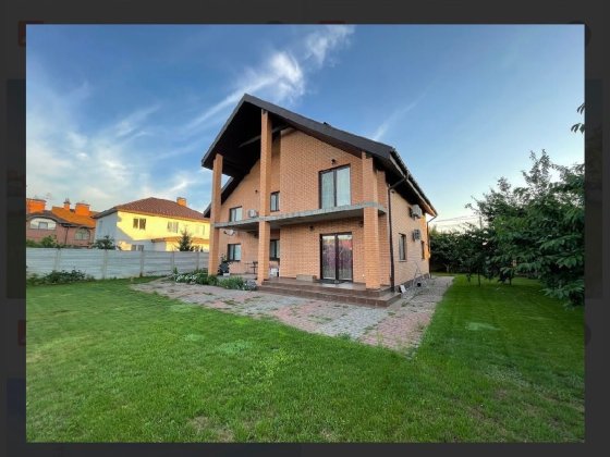 Продаж 2 поверхового будинку з гаражем і ділянкою на 12 соток,200 кВ.м,4 кімнати, на вул. Мисливська Счастливое