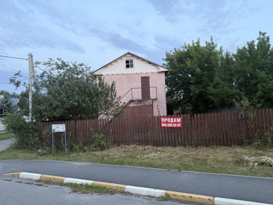Продається будинок в центрі с. Таценки Таценки
