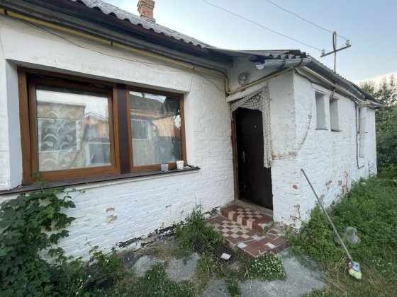 Продам будинок на 2 входи центр с. Фурси