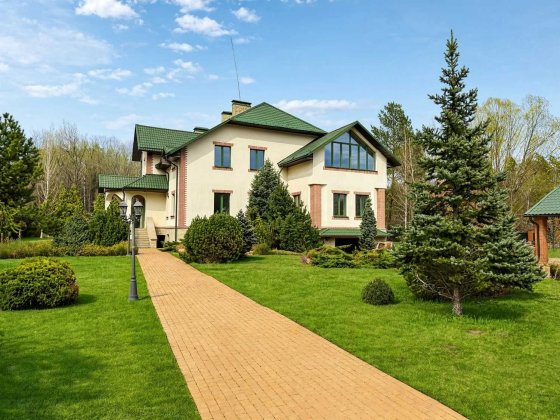 Маєток 726 м² на 65 сотках з озером і басейном у с. Хлепча. Без % Хлепча