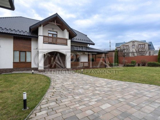 Дизайнерський будинок площею 205 м² у селі Хотів