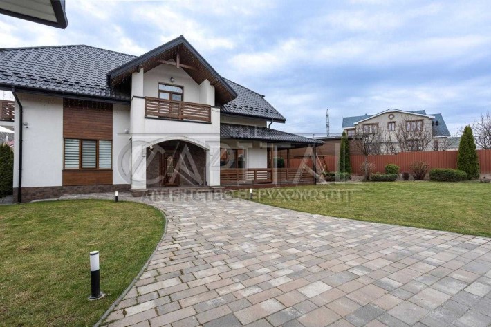 Дизайнерський будинок площею 205 м² у селі Хотів - фото 1