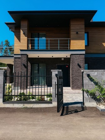 БУДИНОК 180 м² закрите котеджному  містечку біля лісу (Чайки) - фото 1