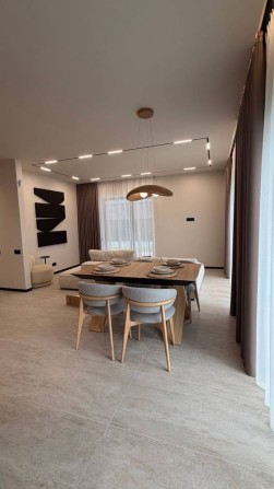 Будинок з новим ремонтом, Чайки, закрите КМ, газ, 4.4 сотки, 4 кімнати - фото 1