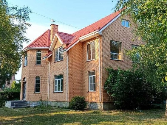 Заміський комплекс із двох цегляних будинків — 370 м² загальної площі, 24 сотки, 16 км від Києва  бі Хотяновка