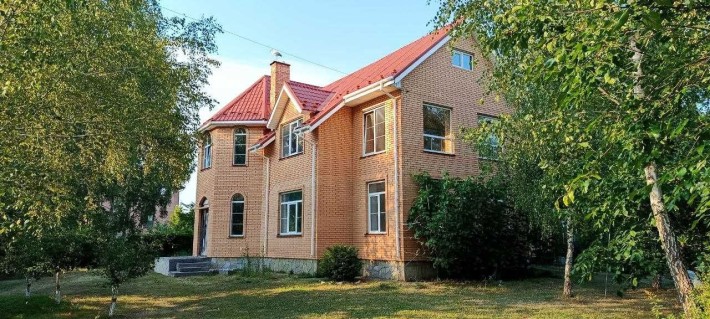 Заміський комплекс із двох цегляних будинків — 370 м² загальної площі, 24 сотки, 16 км від Києва  бі - фото 1