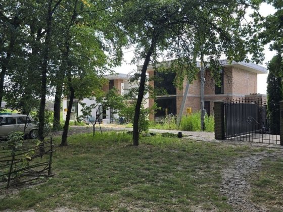 Будинок межує ліс 190 м2  сауна 40 м2 на етапі 8 соток землі с. Хотів поруч Феофанія Київ Теремки Ча