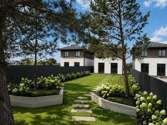 Продам двоповерховий будинок на 5 сотках землі з газом! 15хв до метро