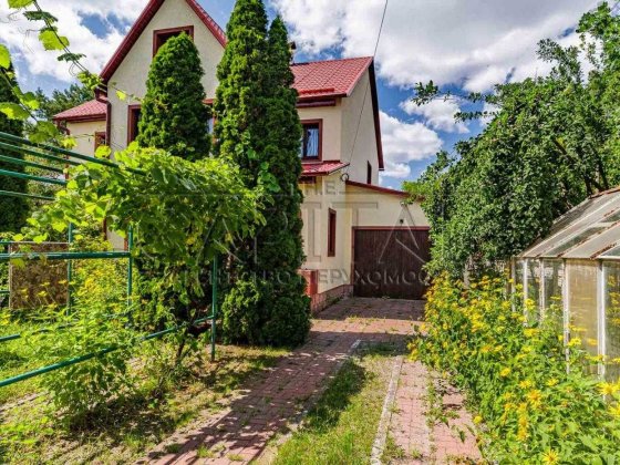В продажу неймовірний будинок для великої родини Київської області. Будинок розташований у Вишгородс