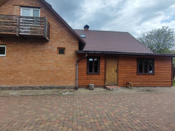 Продаж заміського котеджу з сауною.