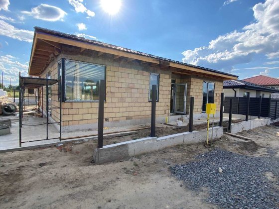 Продам Одноповерховий Будинок з Газом, є своя тераса, 120м2, ділянка 5 соток