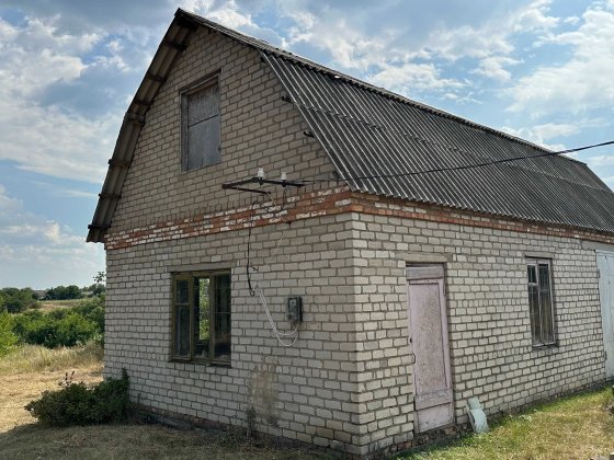 Терміново продається будинок з великою земельною ділянкою Помошная
