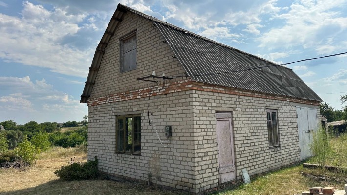Терміново продається будинок з великою земельною ділянкою - фото 1