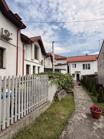 Продаж будинку в  центрі Винник - фото 1