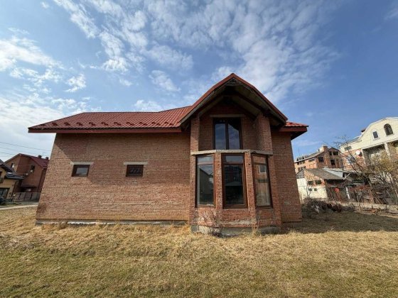 Продаж будинку у Винниках, біля Окружної, 2 поверхи, 153 000$ Винники