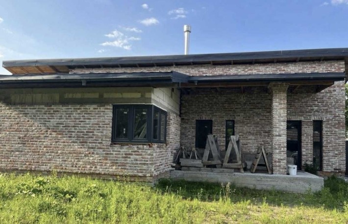 Продаж затишного будинку Брюховичі з гостьовим будинком - фото 1