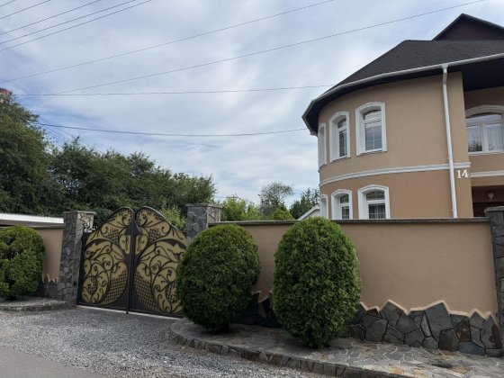 Продається елітний 4поверховий будинок с. Брюховичі, Львівський район Брюховичи