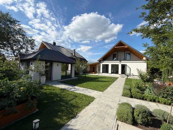Продаж сучасного будинку в Рудно з гаражем, ділянка 6 сот | Без комісії Рудное