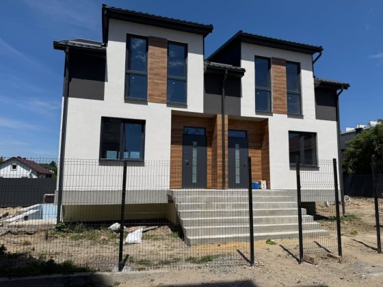 Продаж спареного котеджу 115.8 м.кв. в Пустомитах Пустомыты