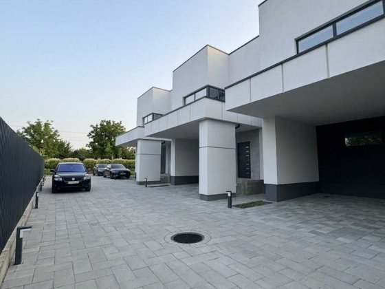 Продаж танхаусу Зубра Зубра