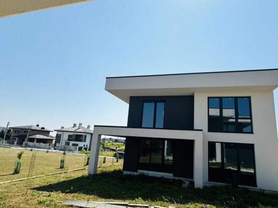 Продаж/ Будинок в Гарній Локації / 0 - цикл /с. Зубра/ всього 5 хвилин до м. Львів Зубра