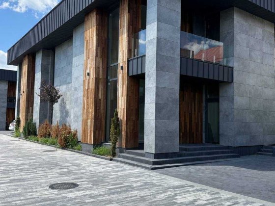 Котедж Zubra Home біля Львова — 176 м², закрита територія з власним простором Зубра