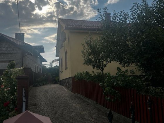 Продається житловий будинок з меблями Городок