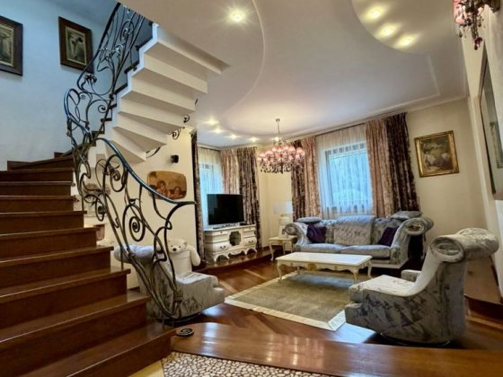Продаж приватного будинку з басейном у Жовкві • 10 сот землі Жолква