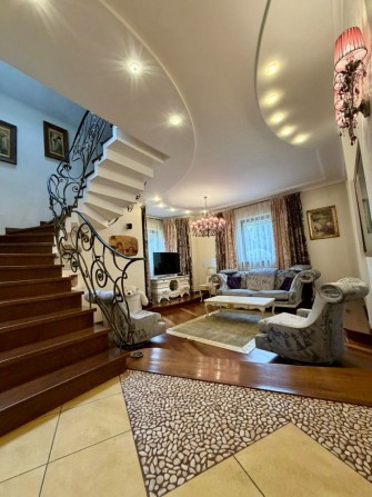 Продаж приватного будинку з басейном у Жовкві • 10 сот землі - фото 1