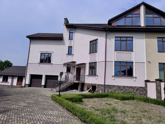 Продаж великого і надійного будинку Конопница