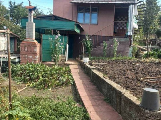 Продам дачну ділянку з будинком Надбузьке