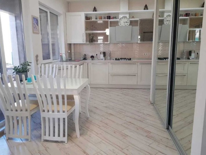 Продам просторный дом с евроремонтом в Совиньон-3 - фото 1