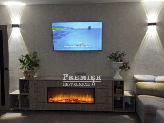 Продам будинок з ремонтом поряд з озером Світле
