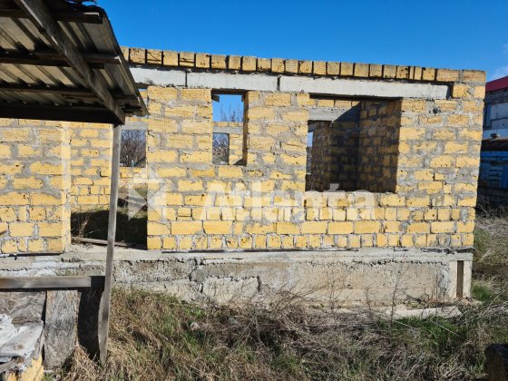 Коробка будинку на ділянці 10 соток у с. Усатове (ст). Усатове