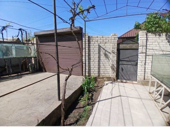 Продам просторный трехэтажный дом с ремонтом  в пгт Таирова/СК Таир Таирово
