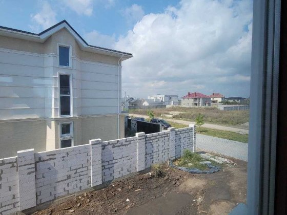 2-этажный таунхаус 136 м² с участком в КП «Дайберг» – под ваш ремонт!