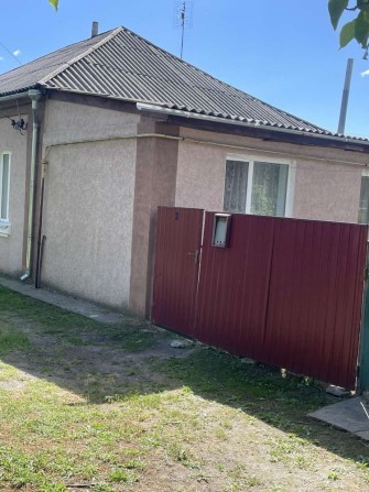 Продається простора частина будинку в самому центрі міста Пирятин, вул. Соборна, 3 - фото 1