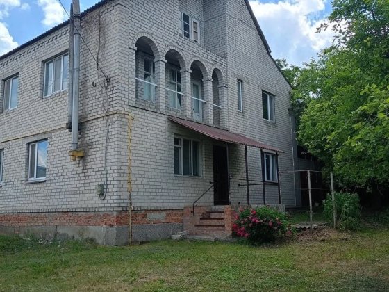 Продам 1/2 частину двоповерхового цегляного будинку. Хорол
