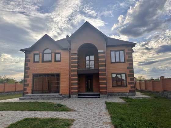 Продаж ексклюзивного сучасного будинку 252 м² з власним басейном та гаражем 72 м² Гожули