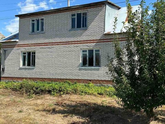 Будинок новий комфортний в хорошому районі Зеньков