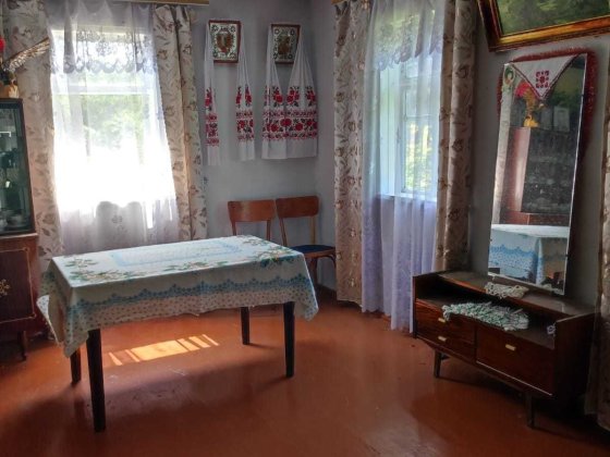 Продам будинок в центрі с.Болотеівці Острог