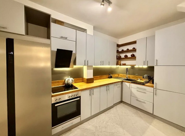 Продам 3-кімнатну квартиру з ремонтом на Подолі, вул.Нижній Вал 27/29 - фото 1