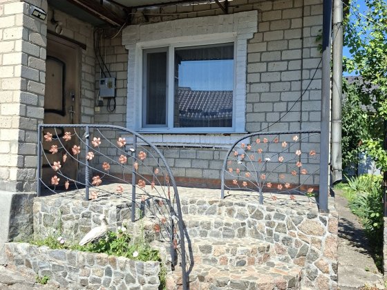 Продам сучасний будинок у топовій локації міста, район центрального ринку,завод Дизельмаш. Первомайськ