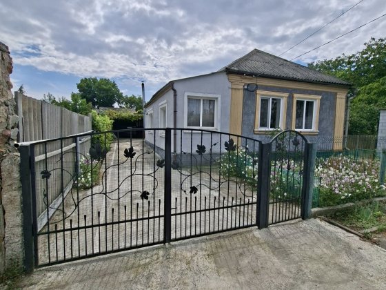 Продам будинок в районі вул.Одеської,коледжу. Первомайськ