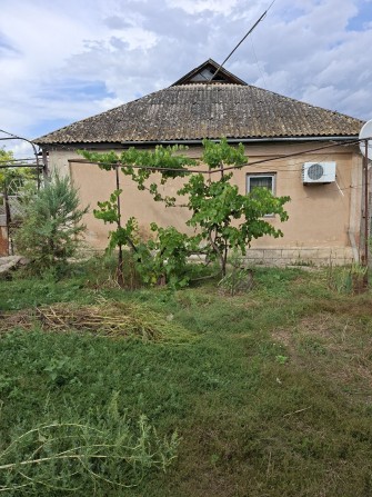 Продам будинок в мальовничому туристичному  місці за межами міста - фото 1