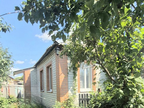 В продаже дом, приватизированный участок -12 соток Безлюдовка