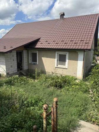 Будинок в самому центрі Дунаївець, зроблено чорнові роботи, є стяжка. Молодий сад, ділянка 7,5сот. Д - фото 1