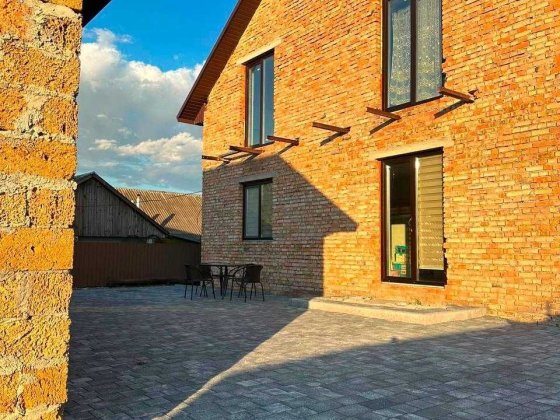Затишний  сімейний будинок 281 м² . Волочиськ