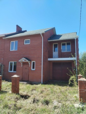 Продається 2-поверховий будинок з гаражем в  м.Красилів, район Левада - фото 1